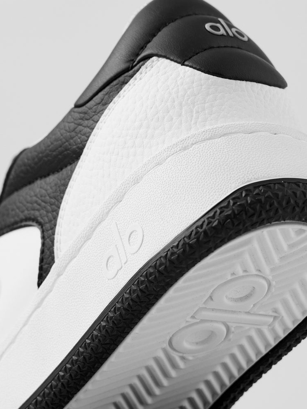 Alo Recovery Mode Sneaker EUC - Picture 3 of 9